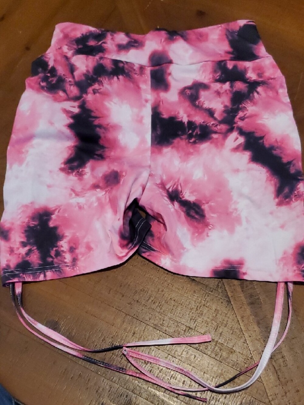 SHEIN Pink & Black Tie-Dye Side-Ruched Bike Shorts - Picture 3 of 3